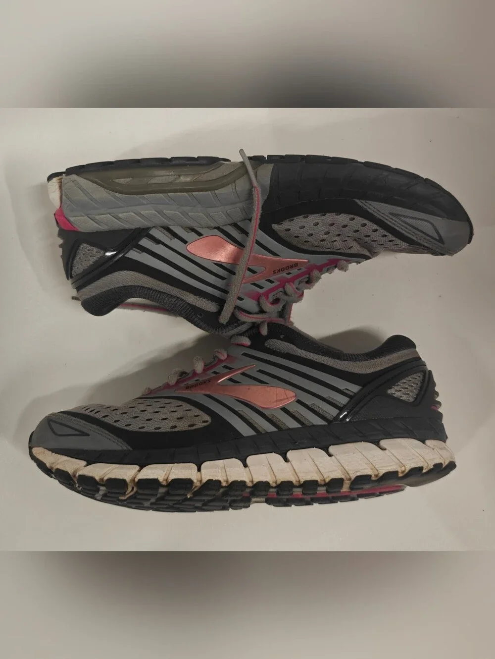 Brooks Ariel 18 Women's 7.5 M Gray Running Walking Shoes Sneakers